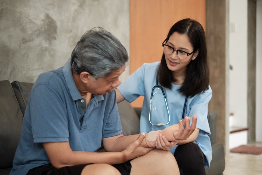 Sesi konsultasi dengan fisioterapis
